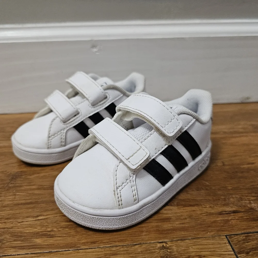 👟 Adidas Toddler Size 5 Grand Court White Black 3-Stripes Velcro Sneakers